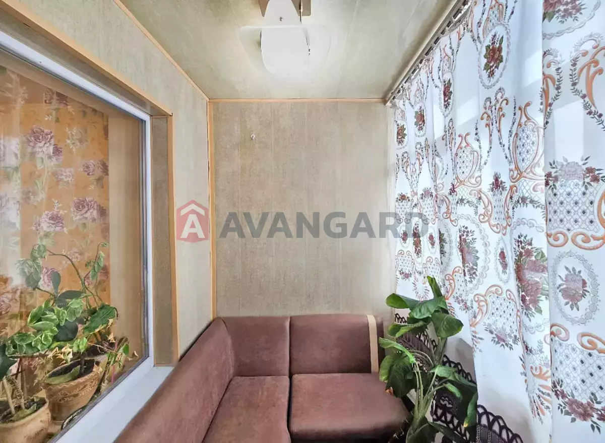 2 ��. ��������, 49/28/8 ��. �., 6/9 ������ ���� 10