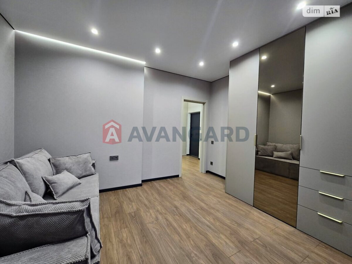 2 ��. ��������, 65/33/18 ��. �., 5/10 ������ ���� 6