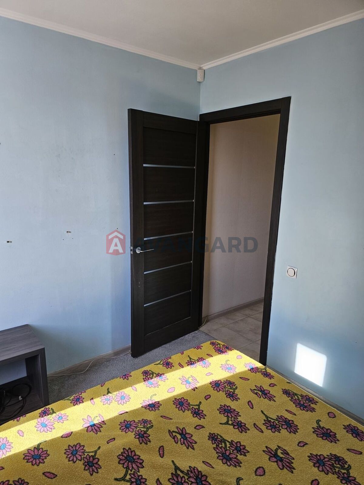 4 ��. ��������, 84,3/50,4/10,3 ��. �., 8/10 ������ ���� 13