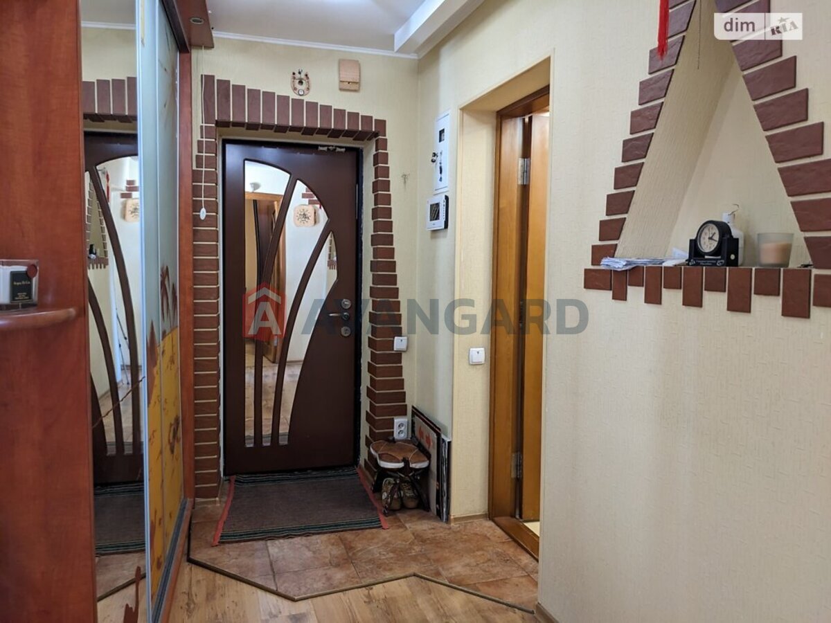 2 ��. ��������, 100/-/- ��. �., 4/5 ������ ���� 21