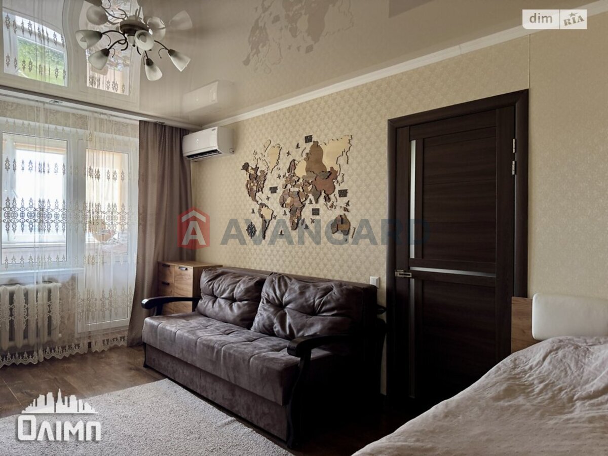 1 ����. ��������, 34.5/17.1/7.7 ��. �., 7/10 ���� ���� 8