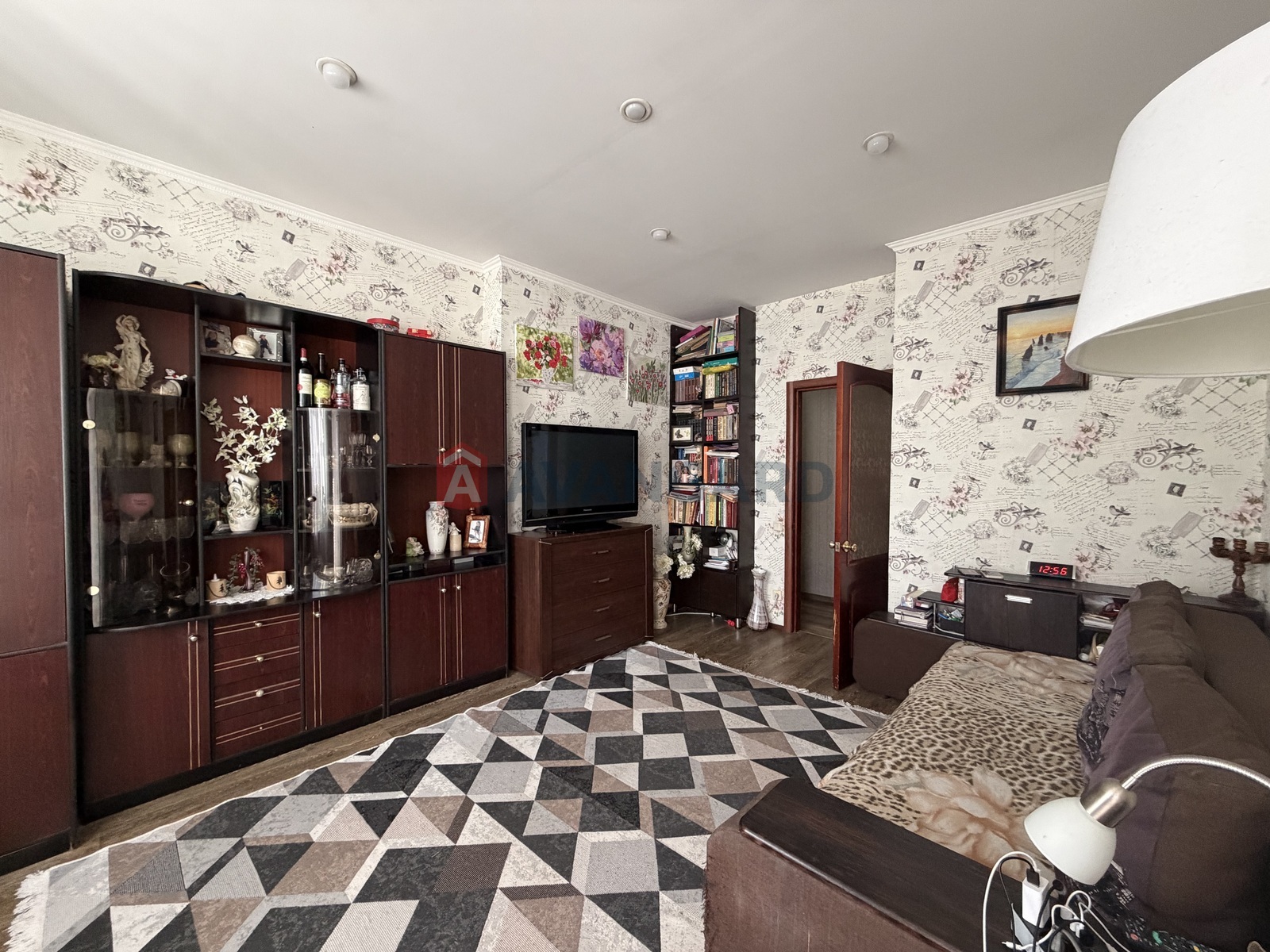 2 ��. ��������, 50,5/27,8/6,3 ��. �., 3/3 ������ ���� 8