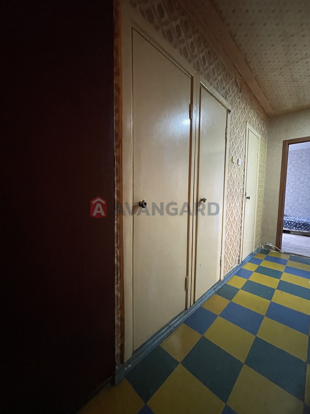 3 ����. ��������, 69.4/39.2/6.6 ��. �., 8/16 ���� ���� 14