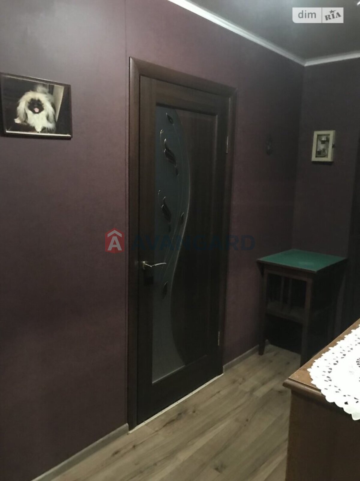 2 ��. ��������, 52/32/8 ��. �., 4/5 ������ ���� 30