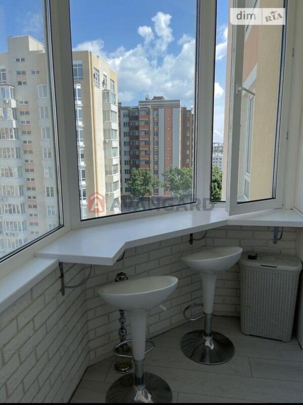 1 ��. ��������, 60/-/15 ��. �., 8/11 ������ ���� 12