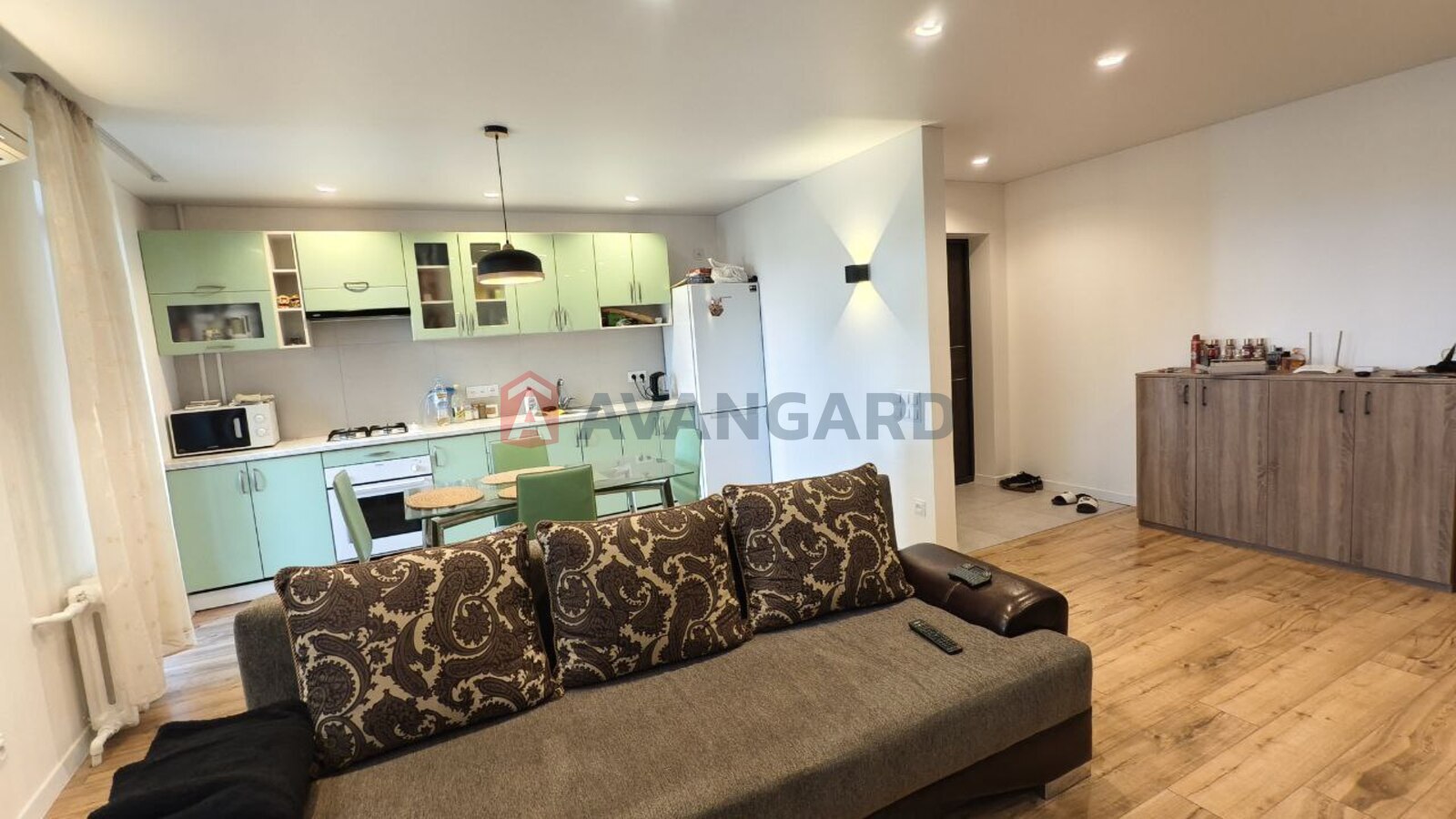 3 ����. ��������, 62/-/30 ��. �., 7/10 ���� ���� 13