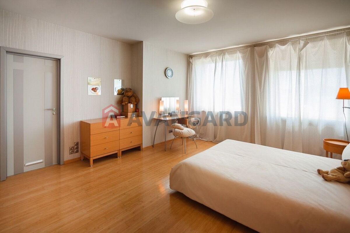 7 ��. ��������, 800/-/- ��. �., 9/13 ������ ���� 4