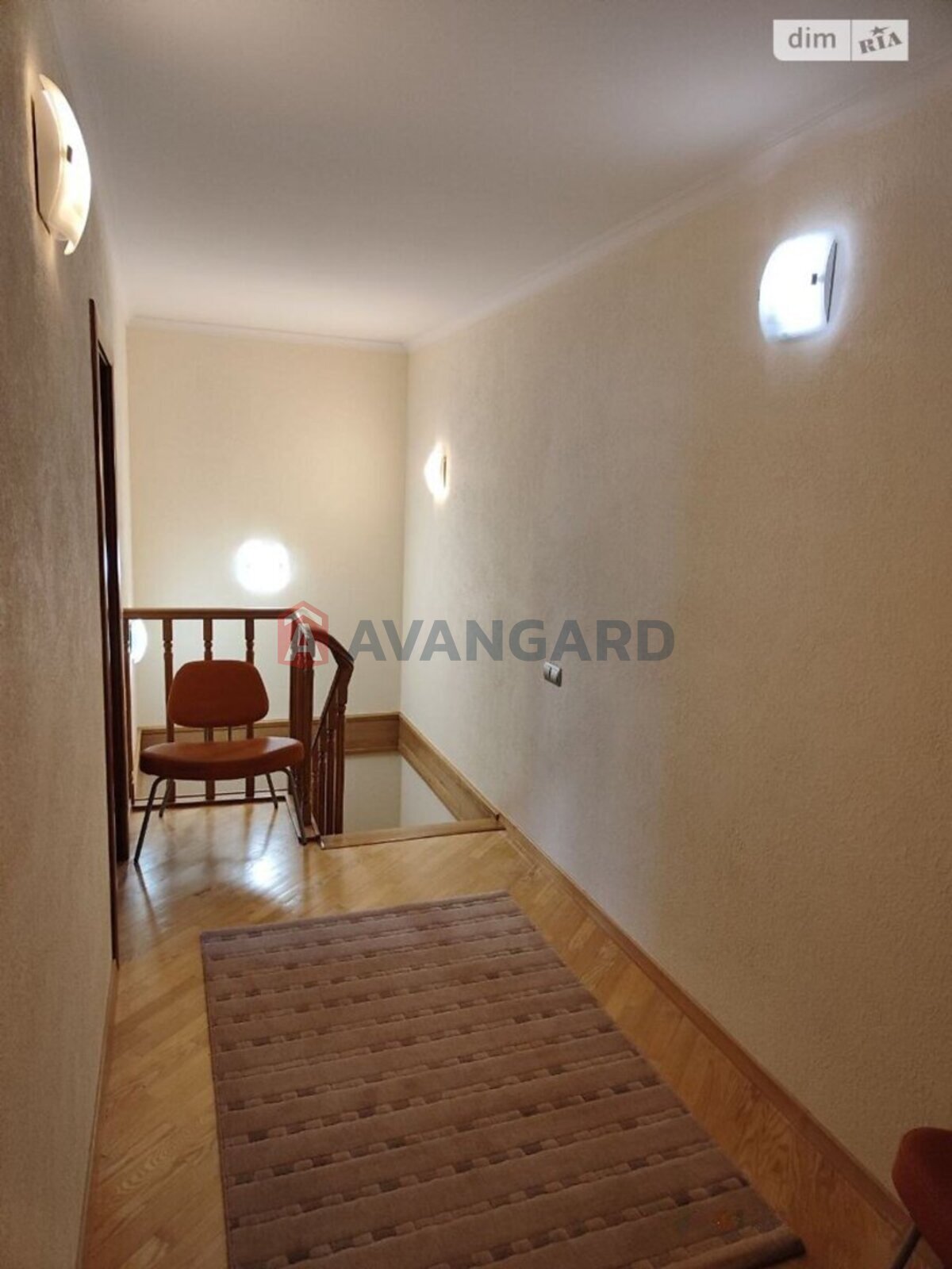 3 ��. ��������, 120/-/- ��. �., 4/10 ������ ���� 12