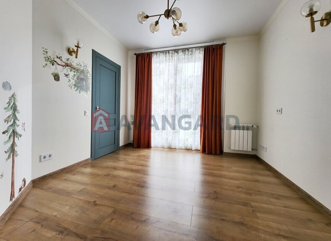 3 ��. ��������, 82/43/12 ��. �., 7/7 ������ ���� 12