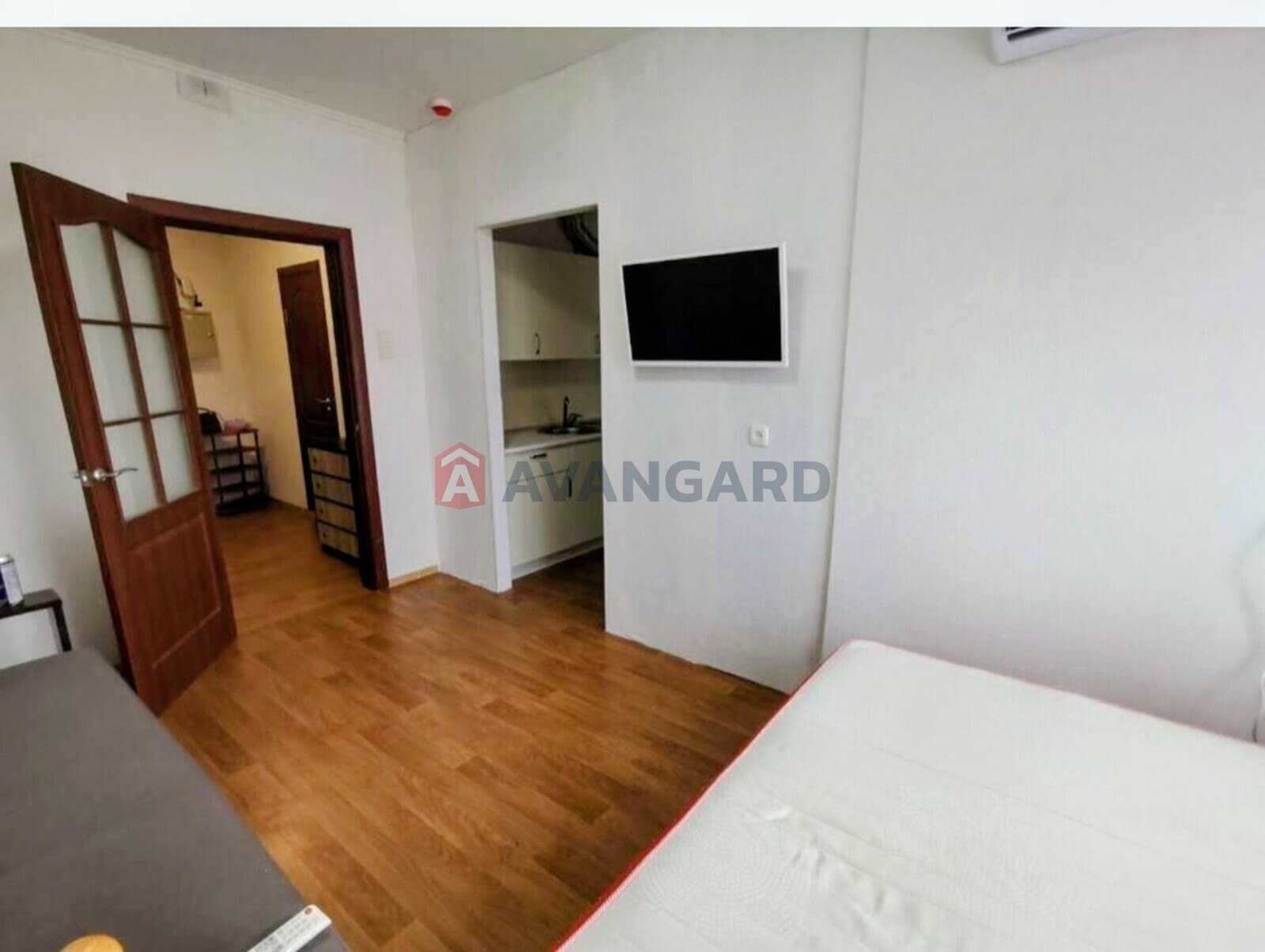 1 ��. ��������, 33/15/7 ��. �., 18/24 ������ ���� 1