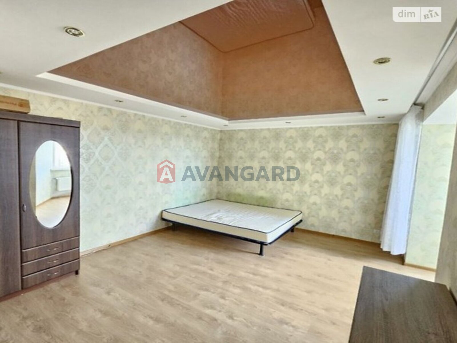 1 ��. ��������, 46/-/15 ��. �., 13/13 ������ ���� 4