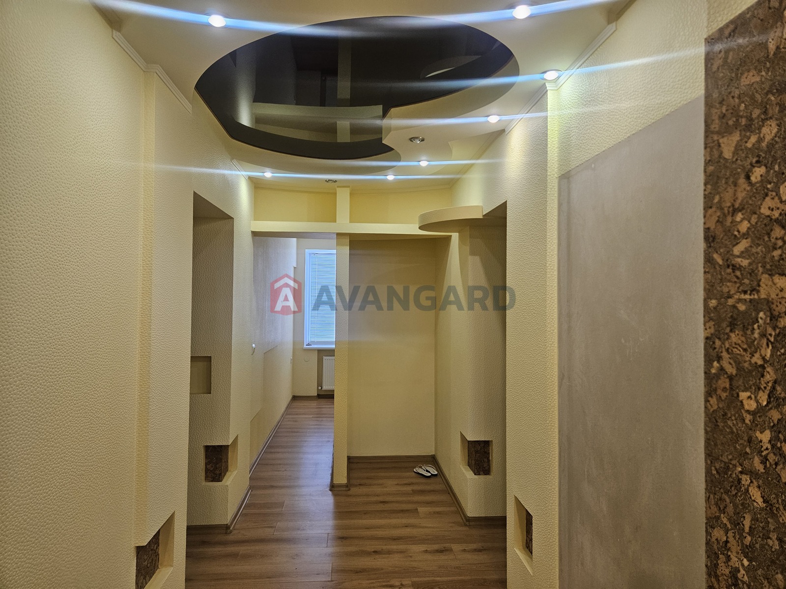 3 ��. ��������, 99/42/34 ��. �., 8/9 ������ ���� 30