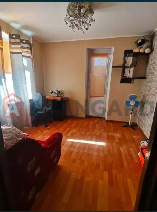 3 ����. ��������, 69/48/8 ��. �., 14/14 ���� ���� 9