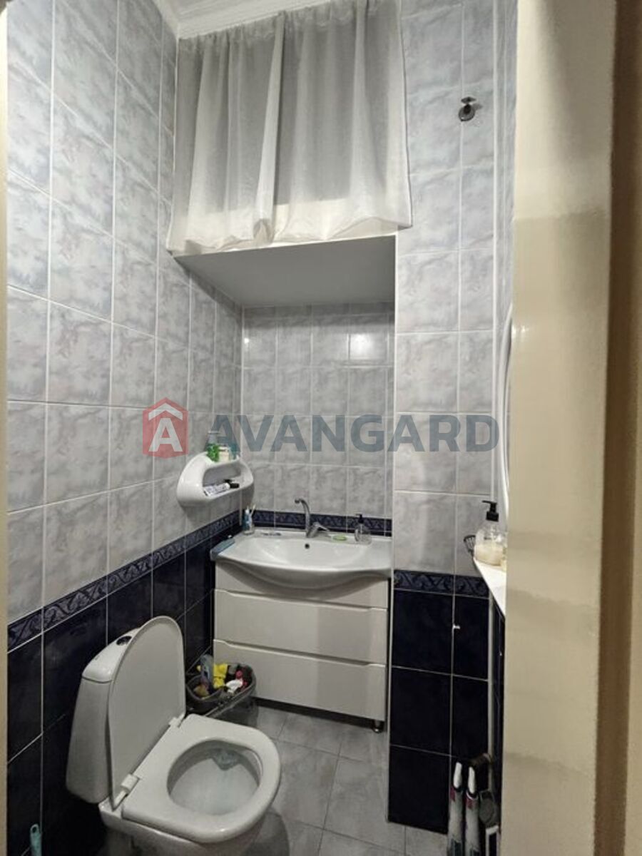 3 ��. ��������, 102/-/12 ��. �., 4/5 ������ ���� 9