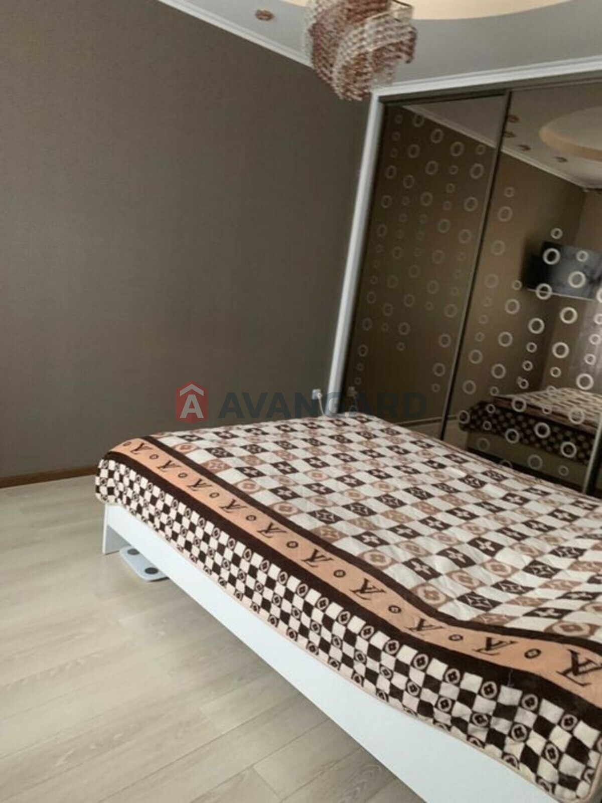 4 ��. ��������, 134/-/12 ��. �., 10/12 ������ ���� 6