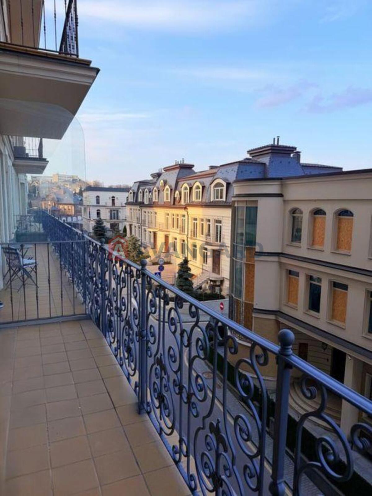 4 ��. ��������, 170/-/30 ��. �., 2/9 ������ ���� 3