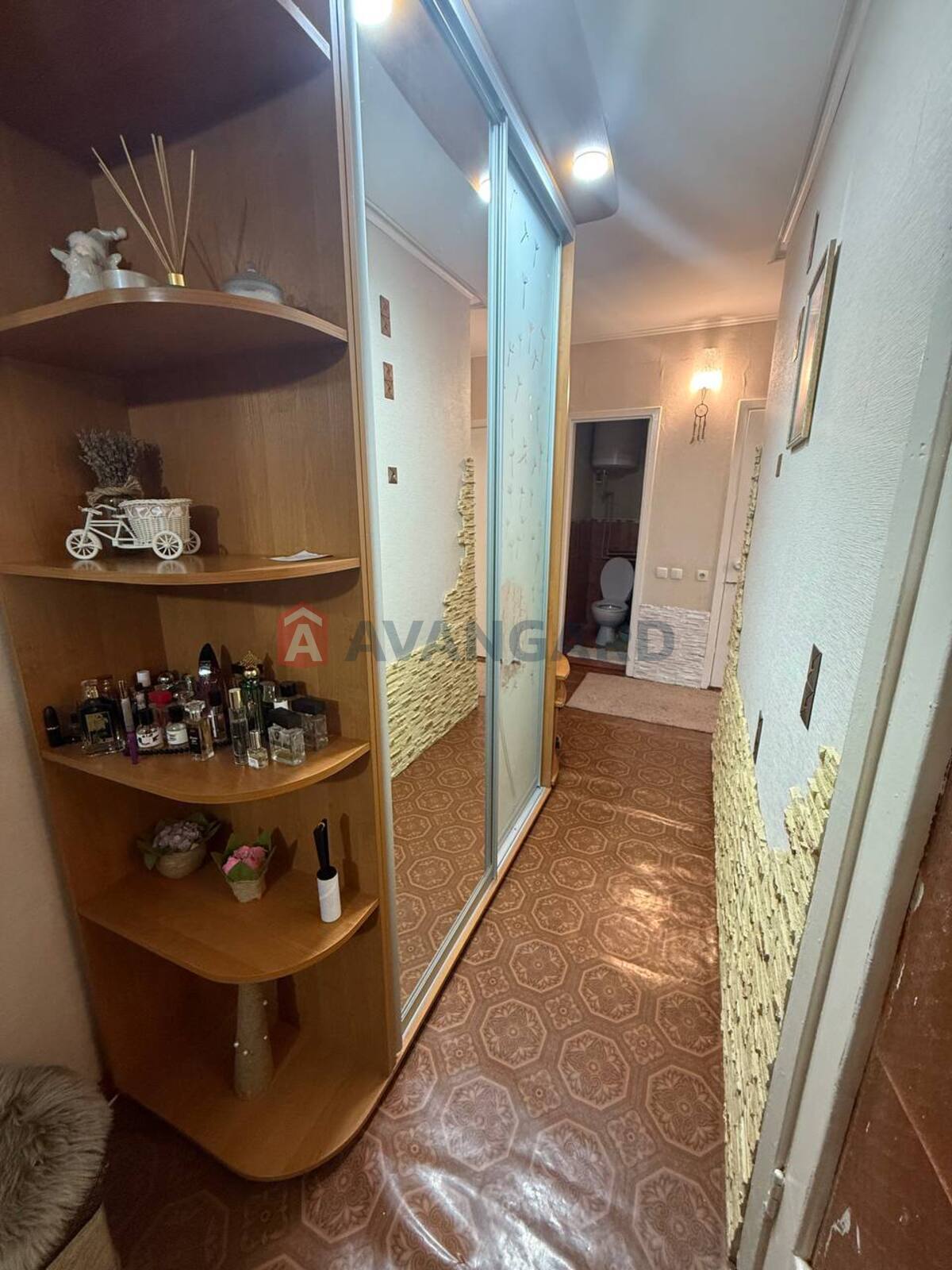 3 ��. ��������, 69/38/10 ��. �., 4/9 ������ ���� 11