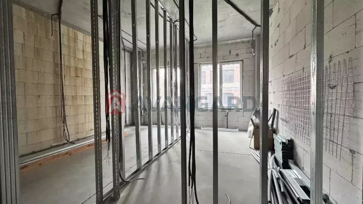 3 ��. ��������, 100/-/- ��. �., 2/5 ������ ���� 10