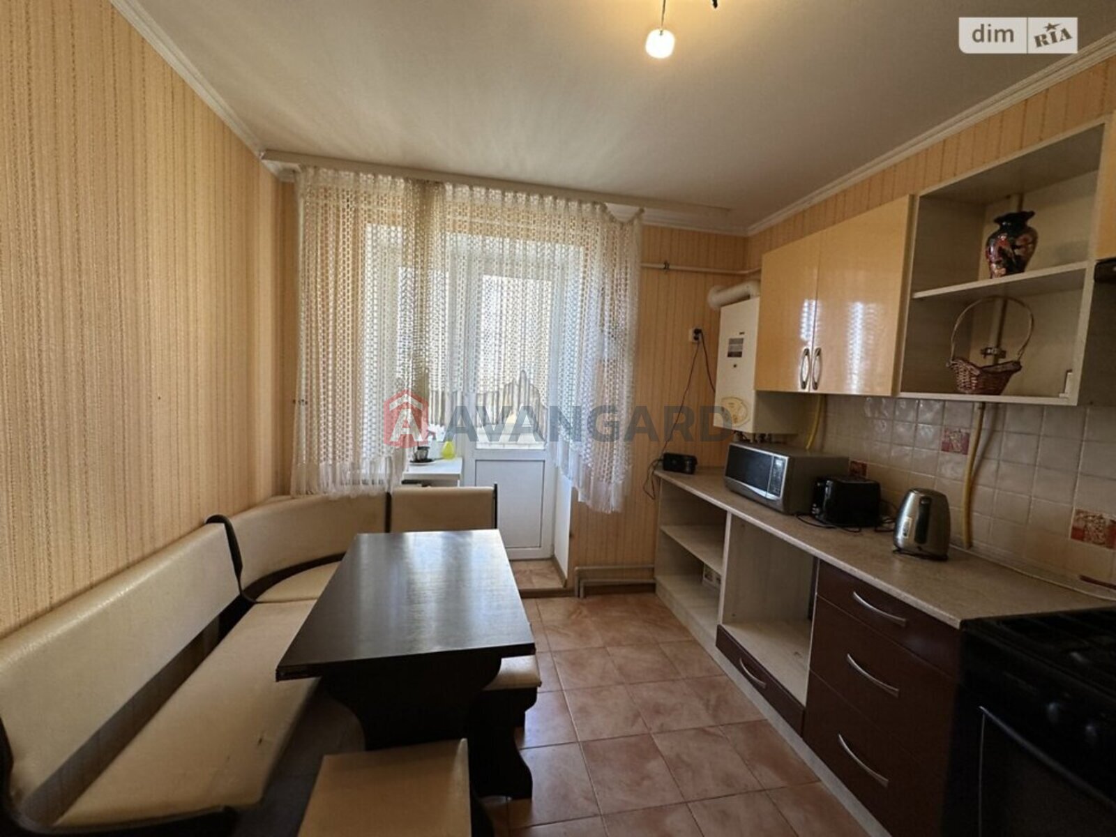 2 ����. ��������, 72/-/15 ��. �., 8/10 ���� ���� 22