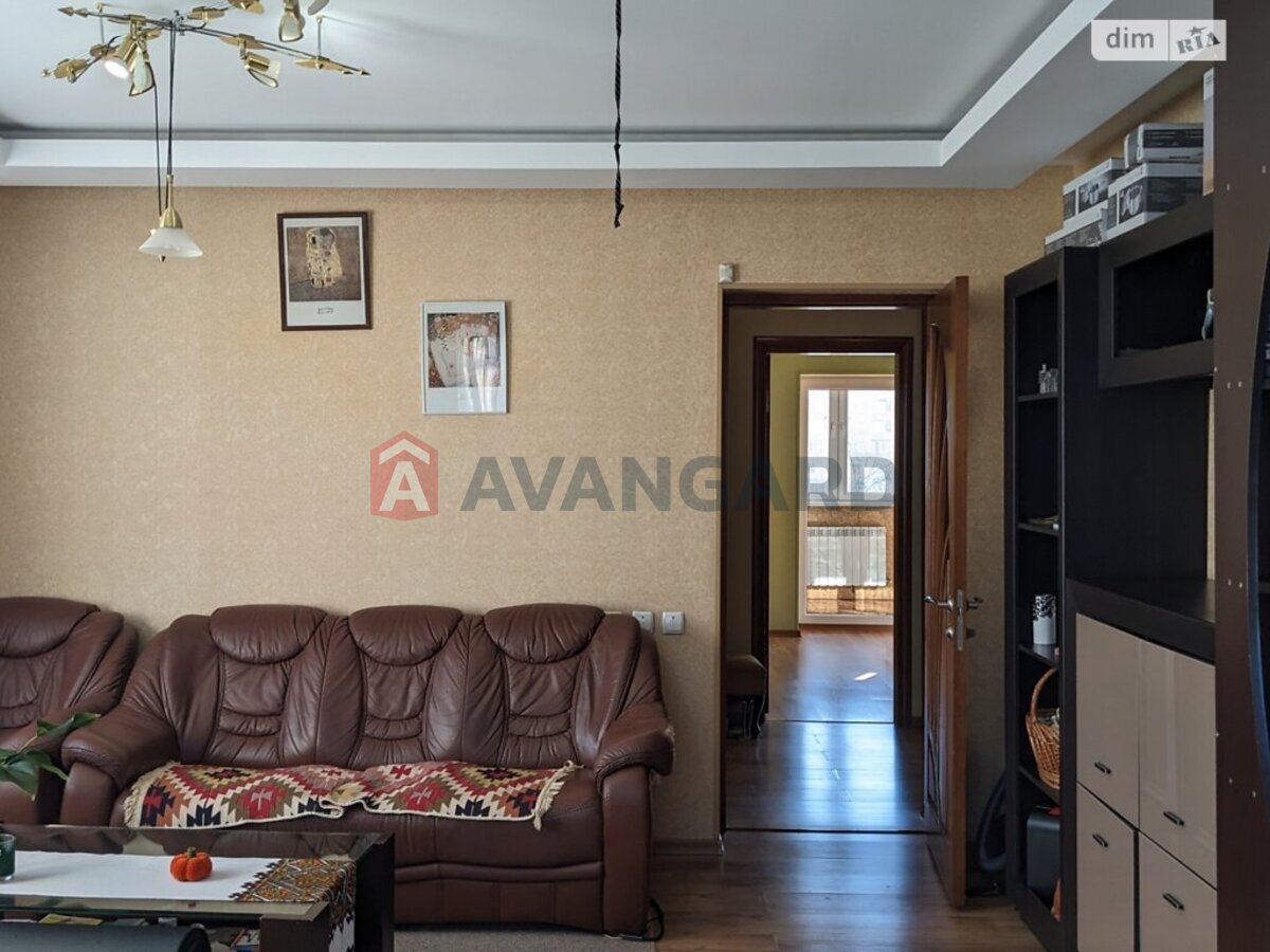 2 ��. ��������, 100/-/- ��. �., 4/5 ������ ���� 8