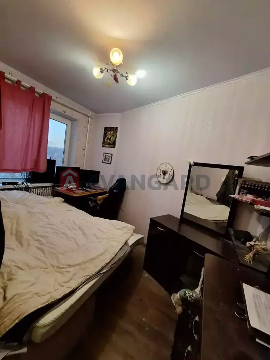 4 ����. ��������, 81/48/10 ��. �., 5/9 ���� ���� 14