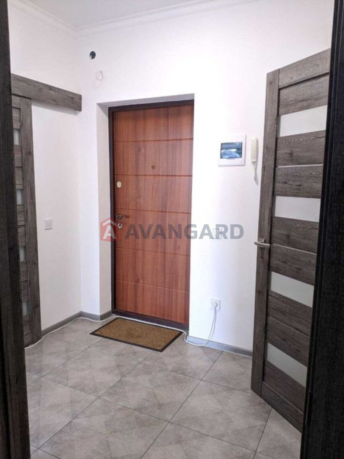 1 ����. ��������, 43/-/18 ��. �., 6/10 ���� ���� 9