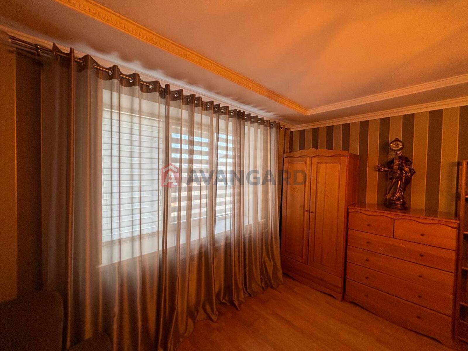 3 ����. ��������, 122/-/15 ��. �., 10/11 ���� ���� 25