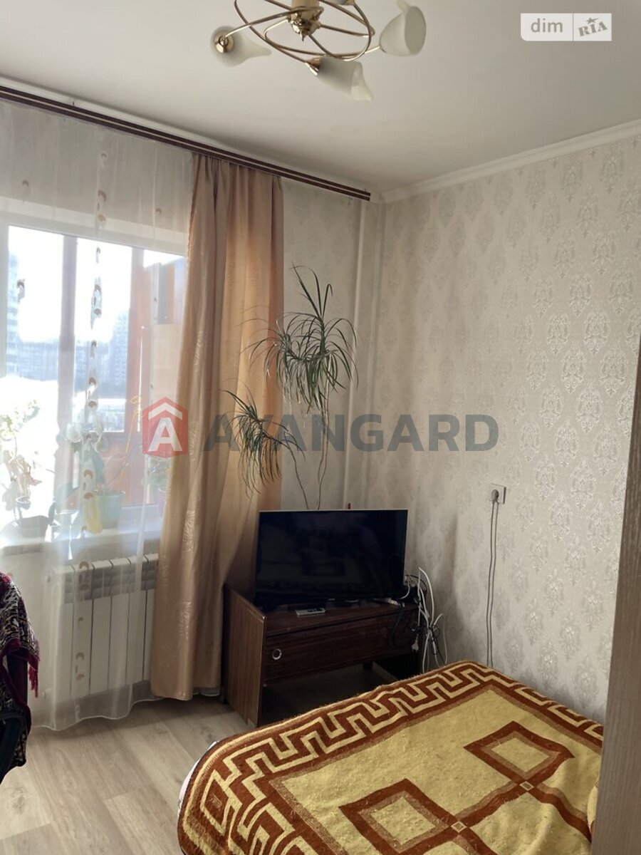 4 ����. ��������, 95/53/8 ��. �., 8/15 ���� ���� 7