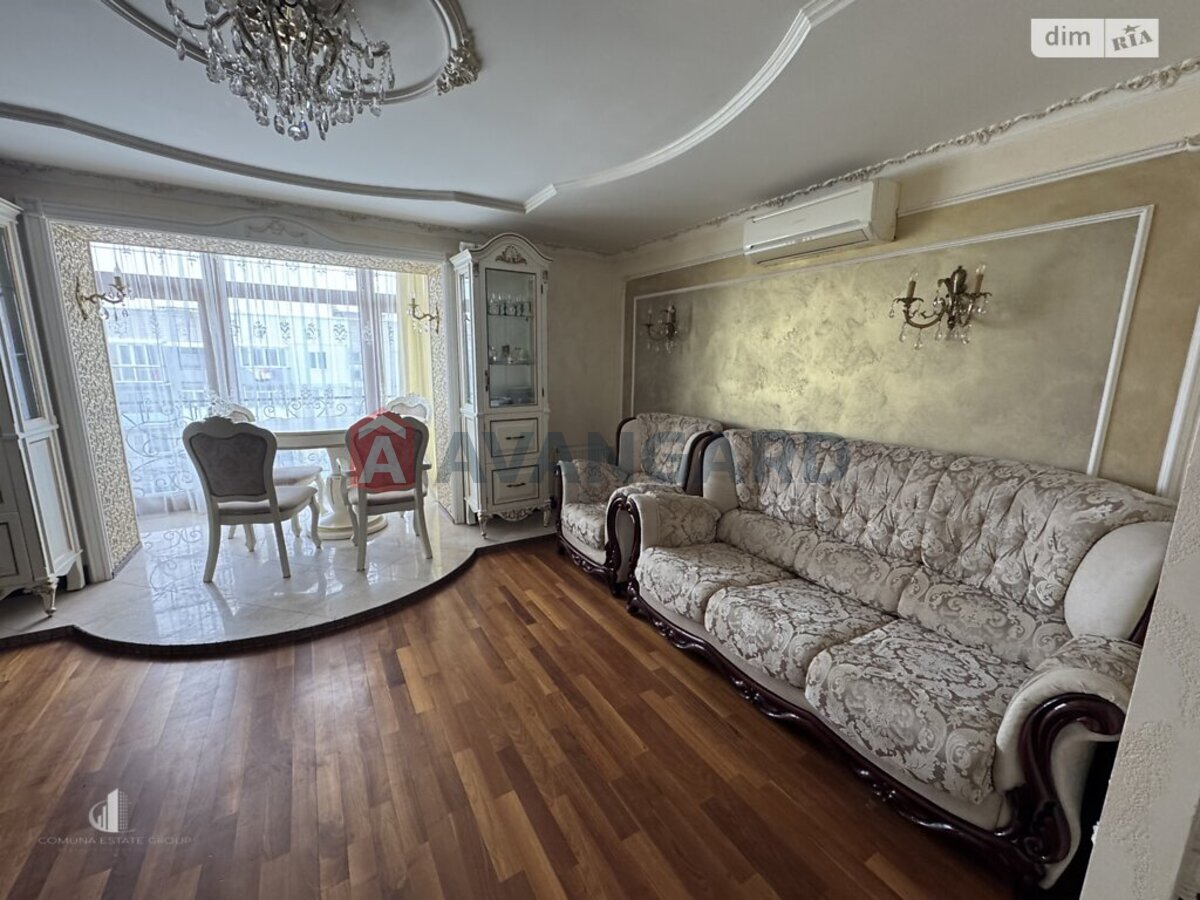 3 ����. ��������, 65/-/- ��. �., 5/5 ���� ���� 9