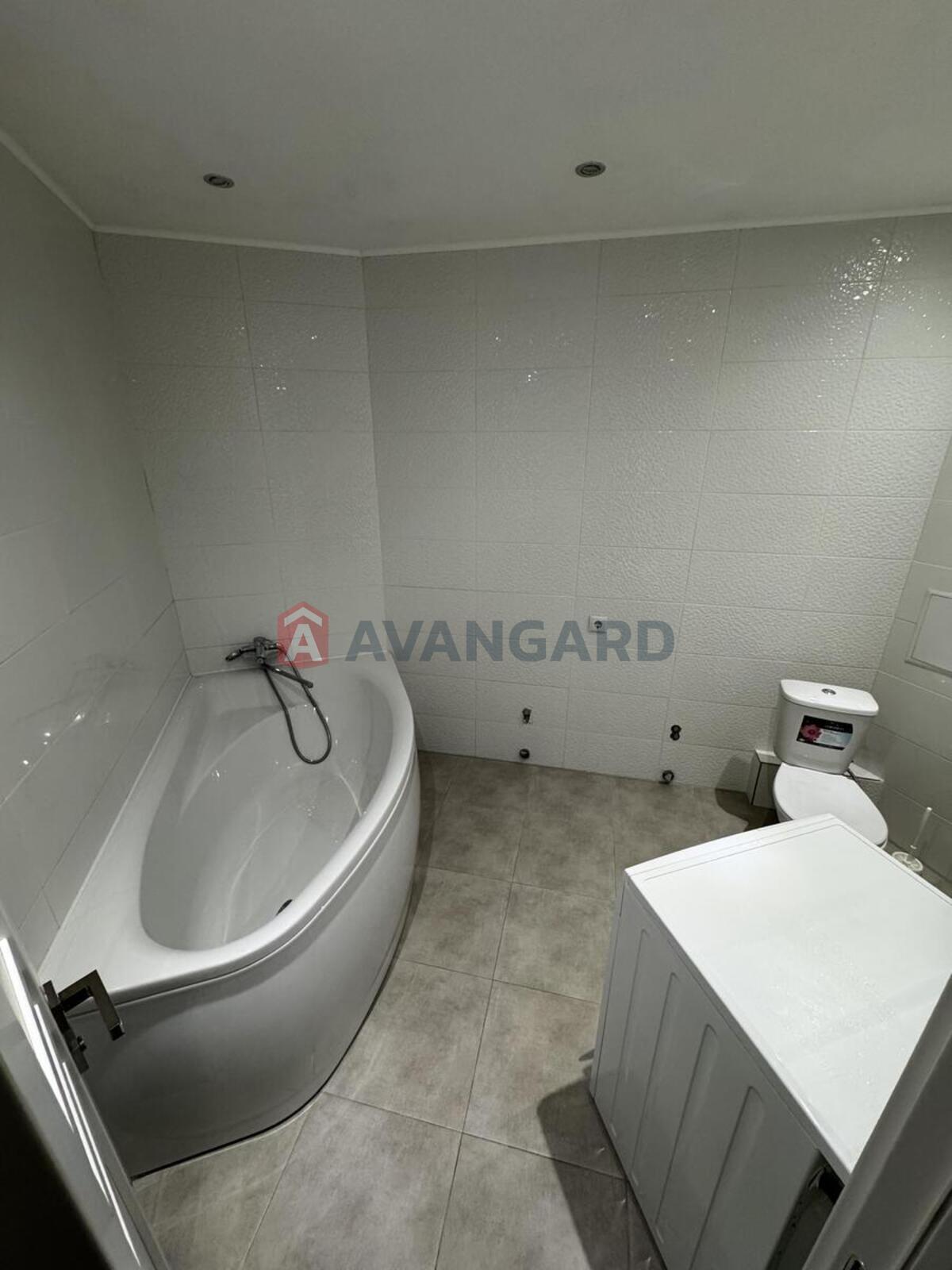 3 ����. ��������, 82/42/12 ��. �., 15/25 ���� ���� 27