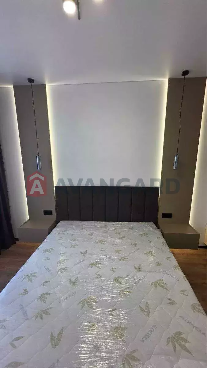 1 ��. ��������, 43/-/16 ��. �., 9/10 ������ ���� 8