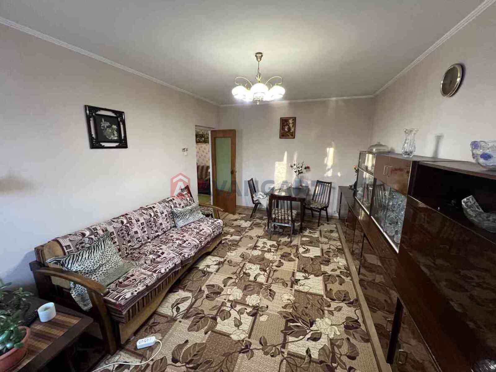 3 ��. ��������, 74/43/8 ��. �., 4/14 ������ ���� 15