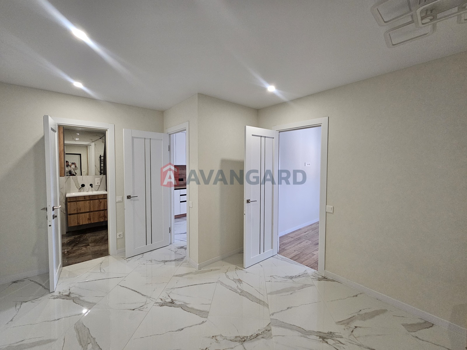 2 ��. ��������, 54/-/18 ��. �., 8/10 ������ ���� 12