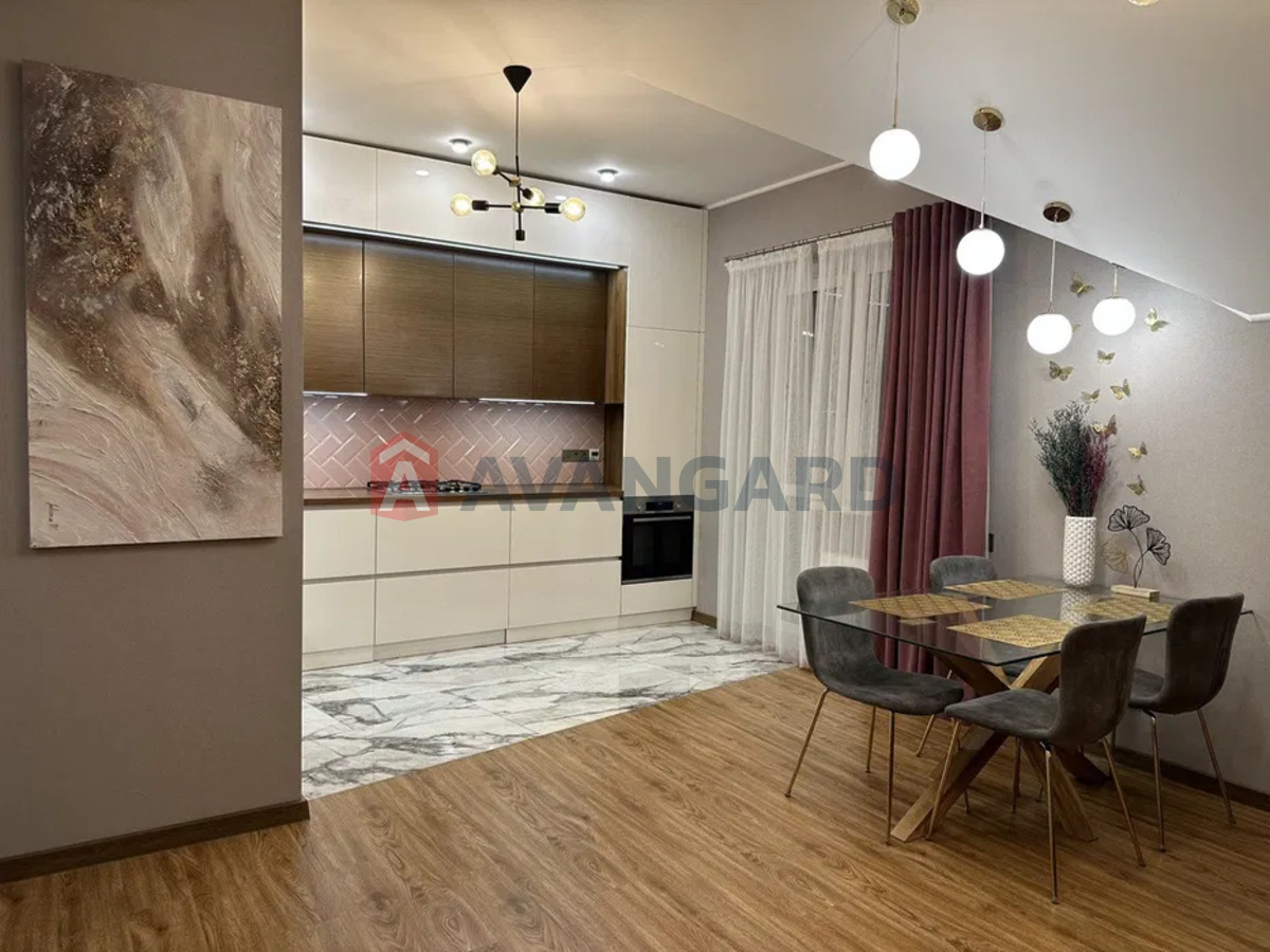 3 ����. ��������, 124/-/52 ��. �., 5/5 ���� ���� 1