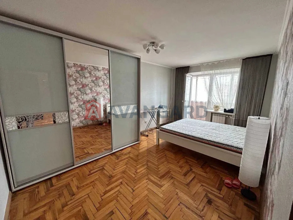 3 ����. ��������, 71/-/9 ��. �., 5/5 ���� ���� 4