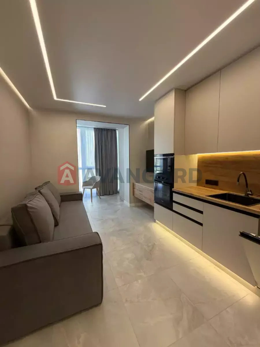 1 ��. ��������, 45/17/18 ��. �., 8/10 ������ ���� 3