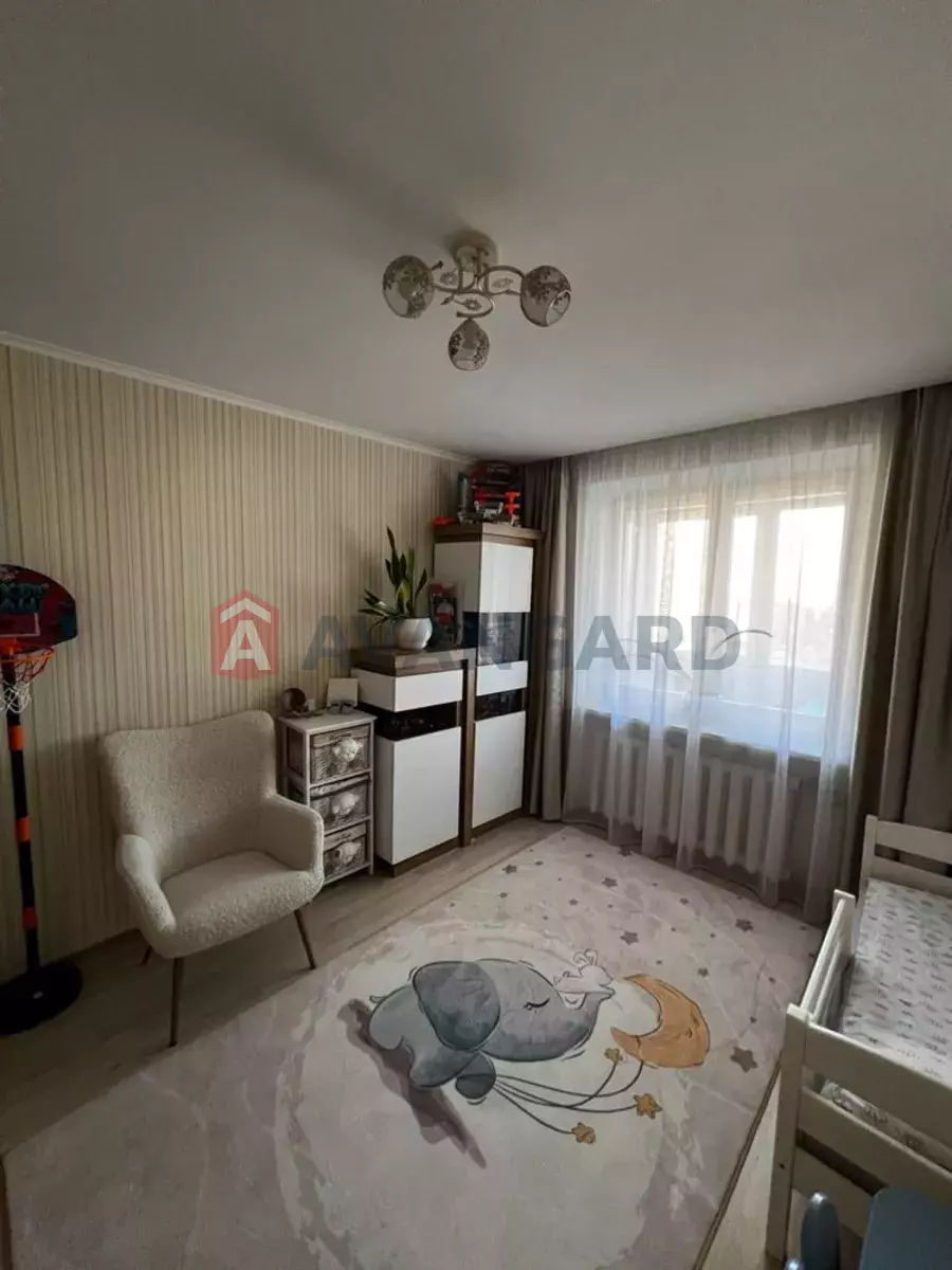 3 ����. ��������, 80/-/11 ��. �., 8/12 ���� ���� 12