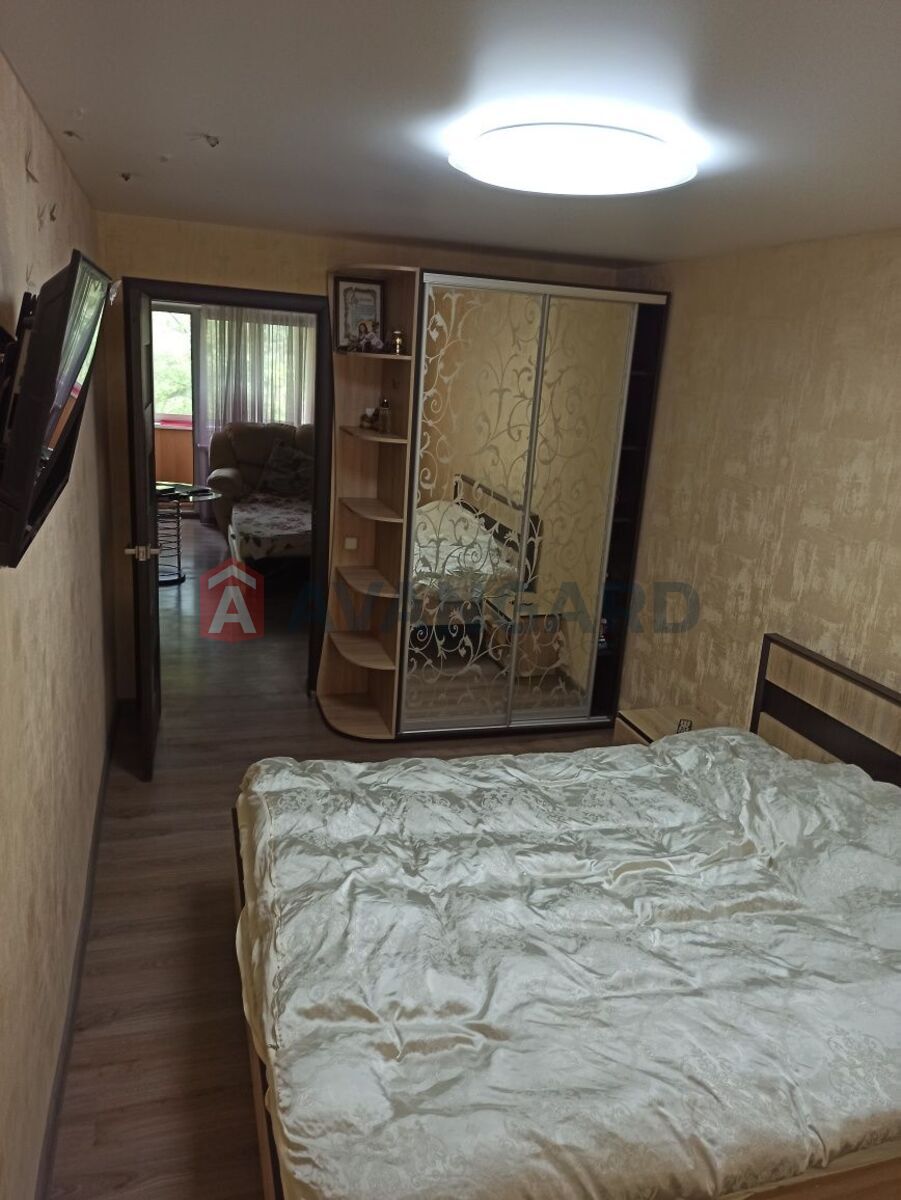 2 ��. ��������, 43/-/25 ��. �., 3/5 ������ ���� 8