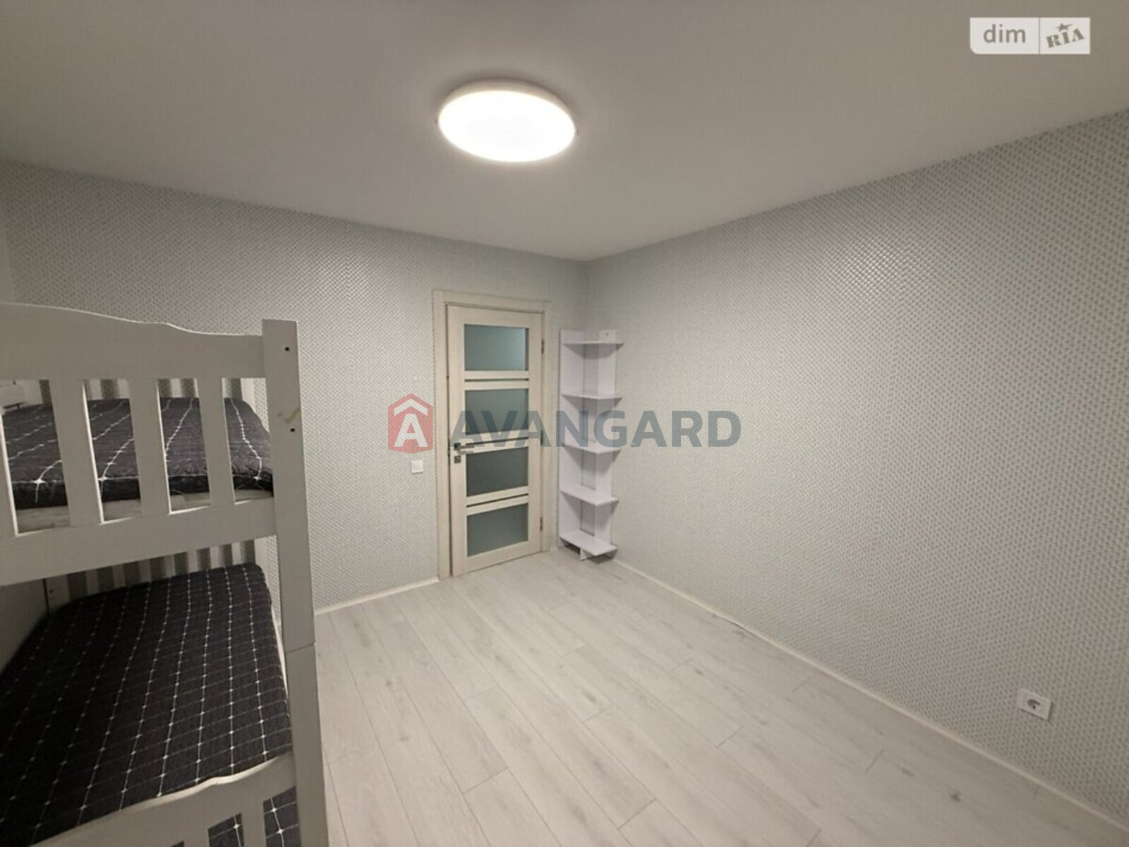 3 ��. ��������, 95/-/- ��. �., 9/10 ������ ���� 13