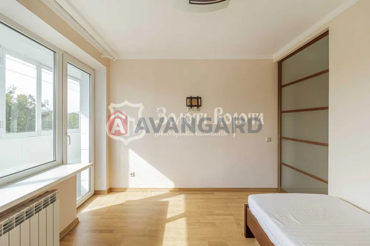 3 ��. ��������, 61/-/19 ��. �., 4/10 ������ ���� 8