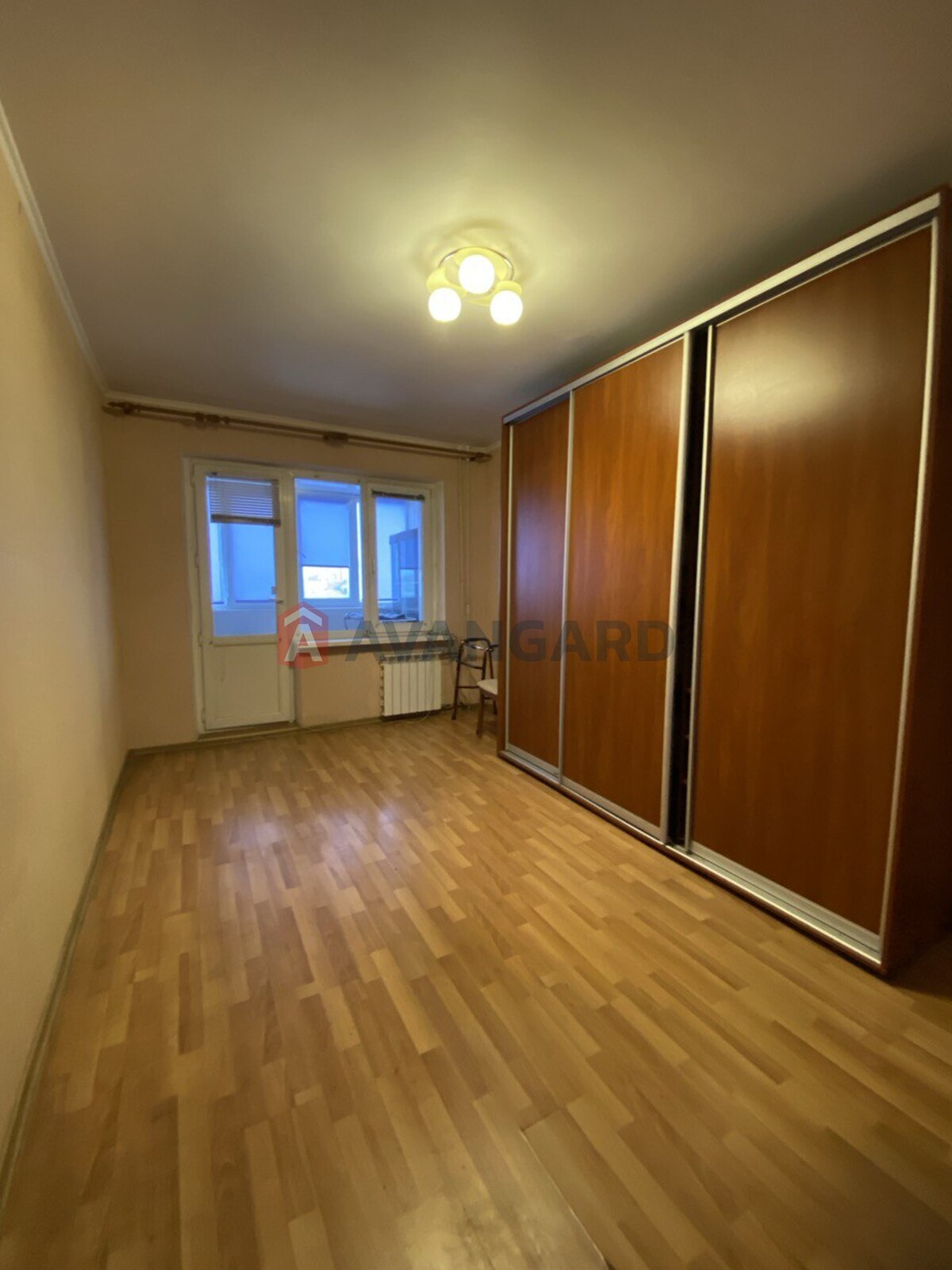 3 ����. ��������, 69/-/8 ��. �., 9/10 ���� ���� 18