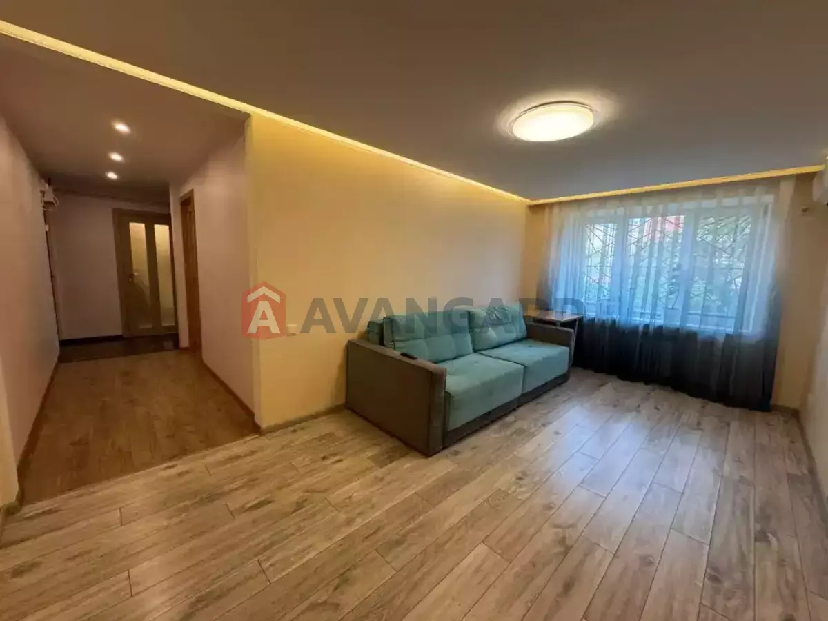 3 ��. ��������, 70/46/9 ��. �., 1/9 ������ ���� 1