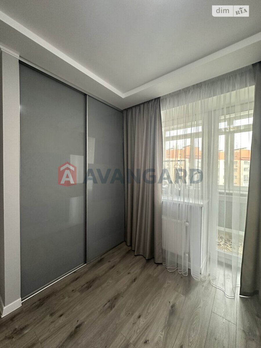 3 ��. ��������, 103/56/13 ��. �., 8/9 ������ ���� 21