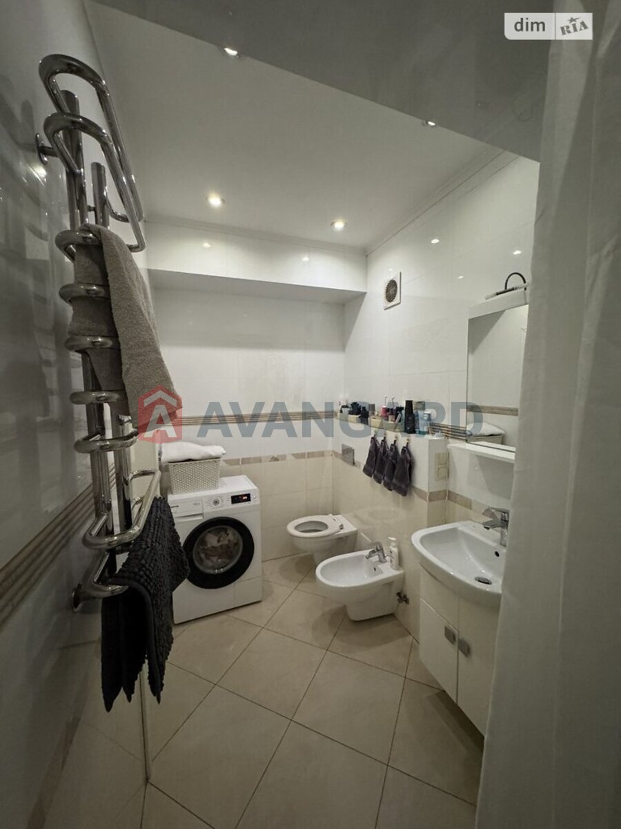 3 ��. ��������, 82/48/10 ��. �., 5/5 ������ ���� 11