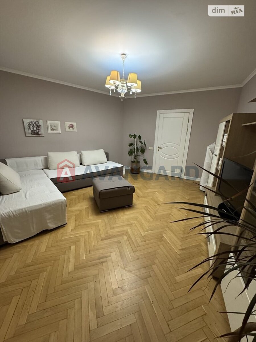 3 ��. ��������, 82/48/10 ��. �., 5/5 ������ ���� 6