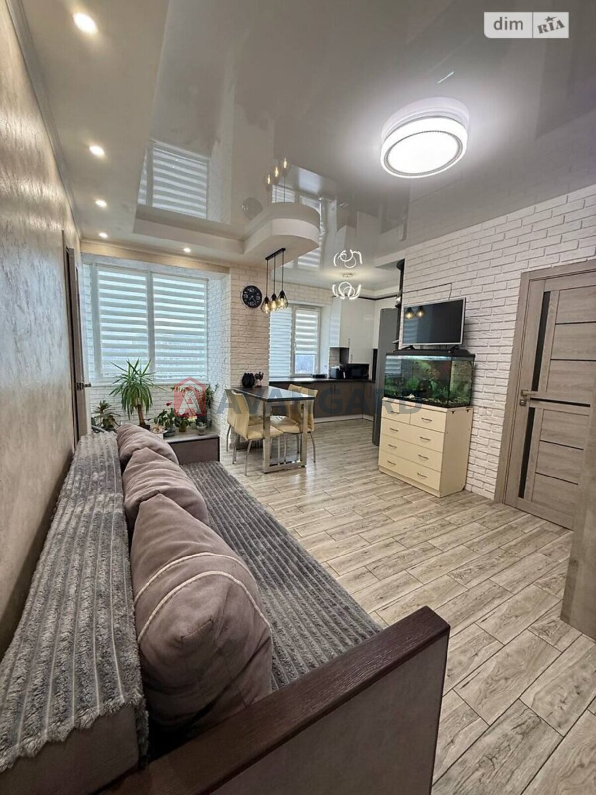 1 ��. ��������, 58/-/- ��. �., 7/10 ������ ���� 8