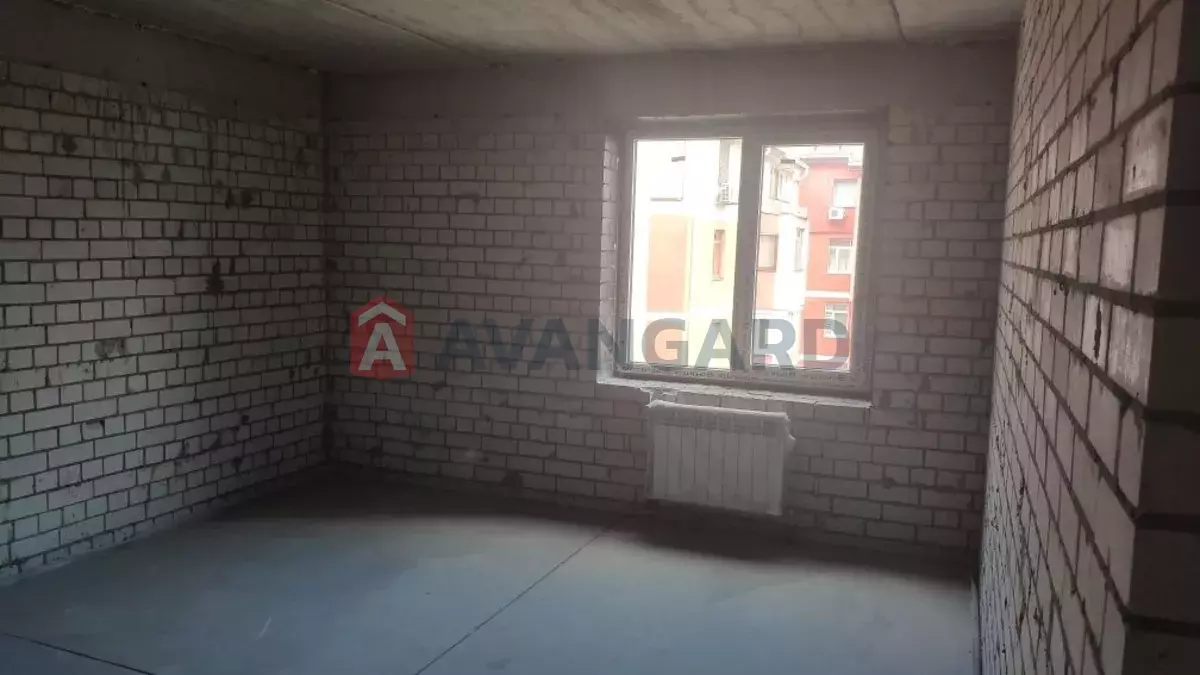 2 ��. ��������, 70/-/18 ��. �., 4/10 ������ ���� 8