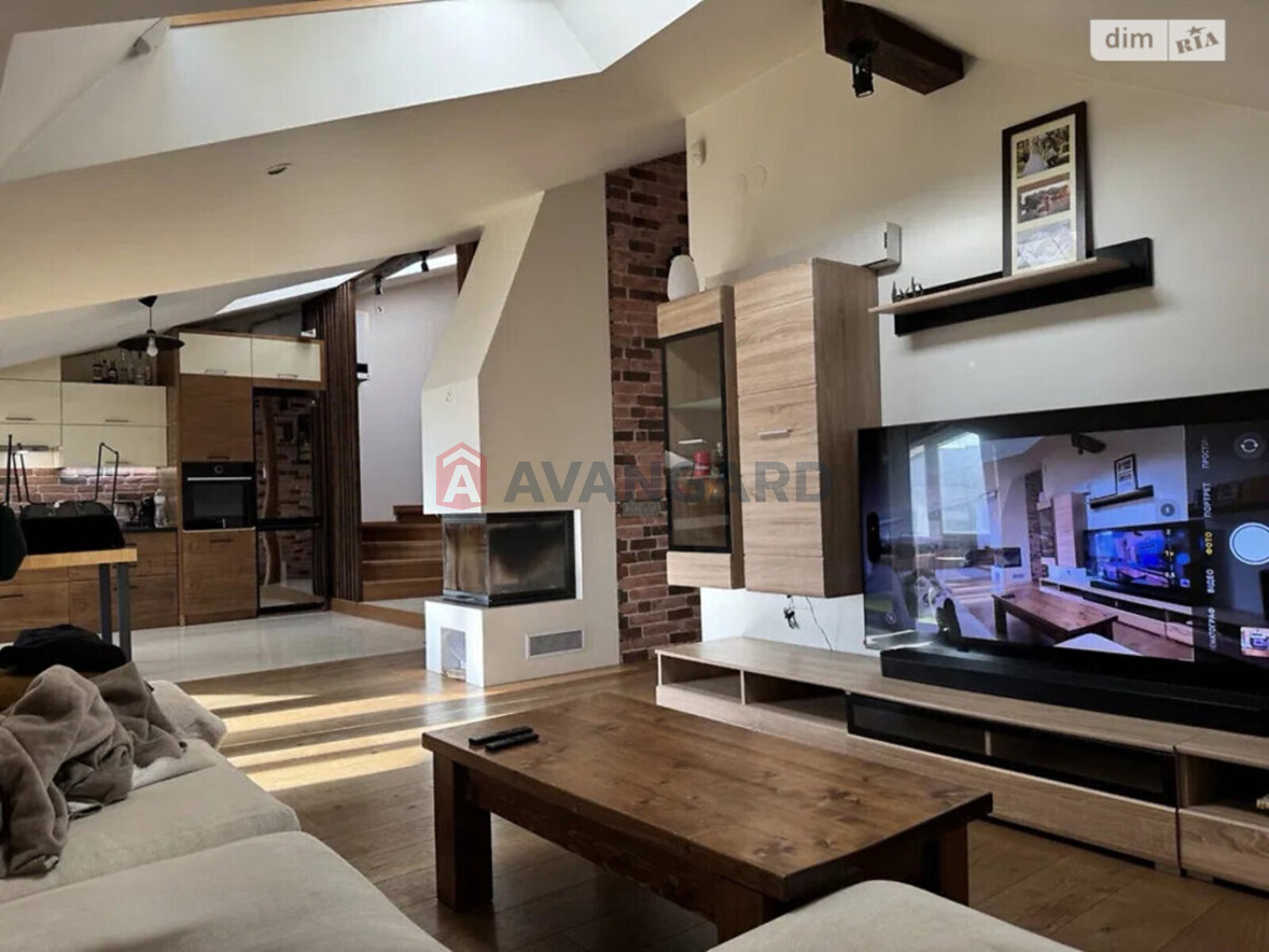 3 ��. ��������, 105/-/20 ��. �., 10/11 ������ ���� 1