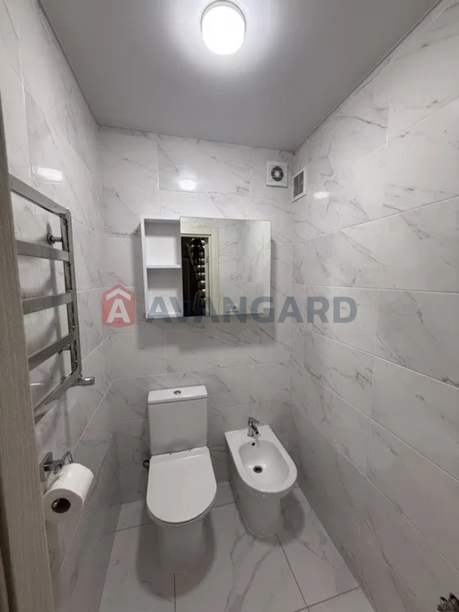 3 ��. ��������, 95/-/11 ��. �., 9/10 ������ ���� 9