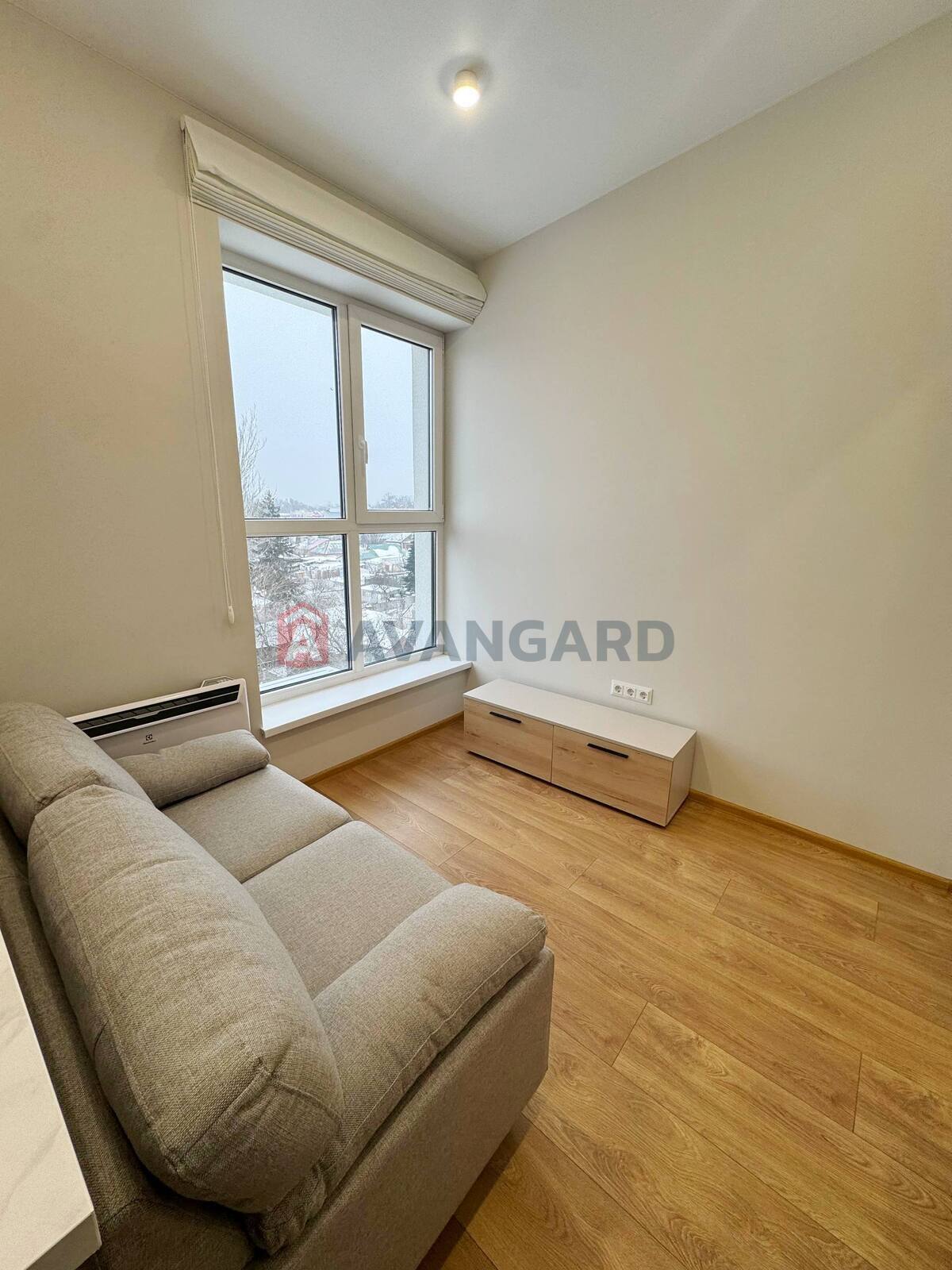 1 ����. ��������, 29/18/10 ��. �., 5/5 ���� ���� 8